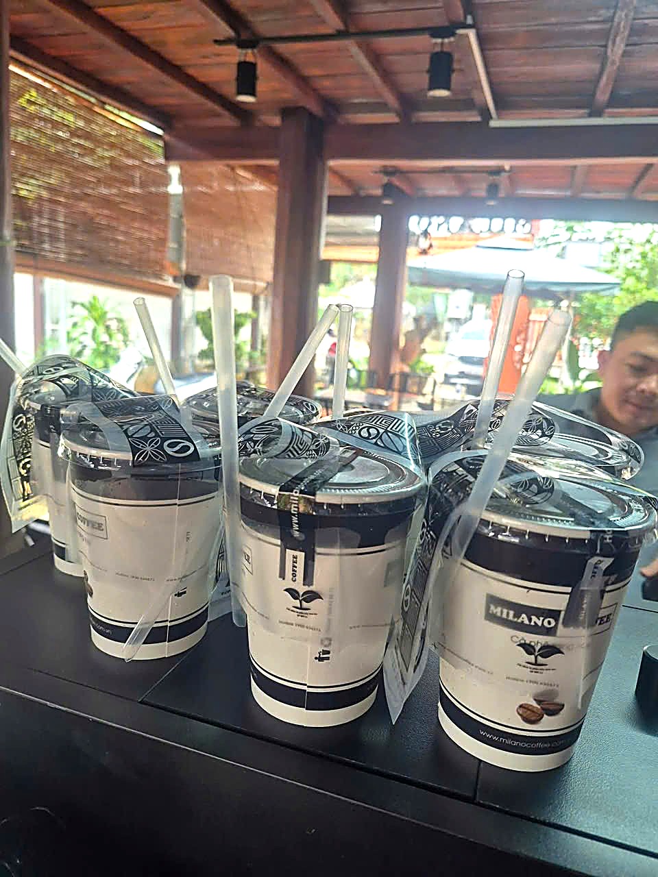 Ly Milano mang đi tại Milano Coffee Nhà Gỗ